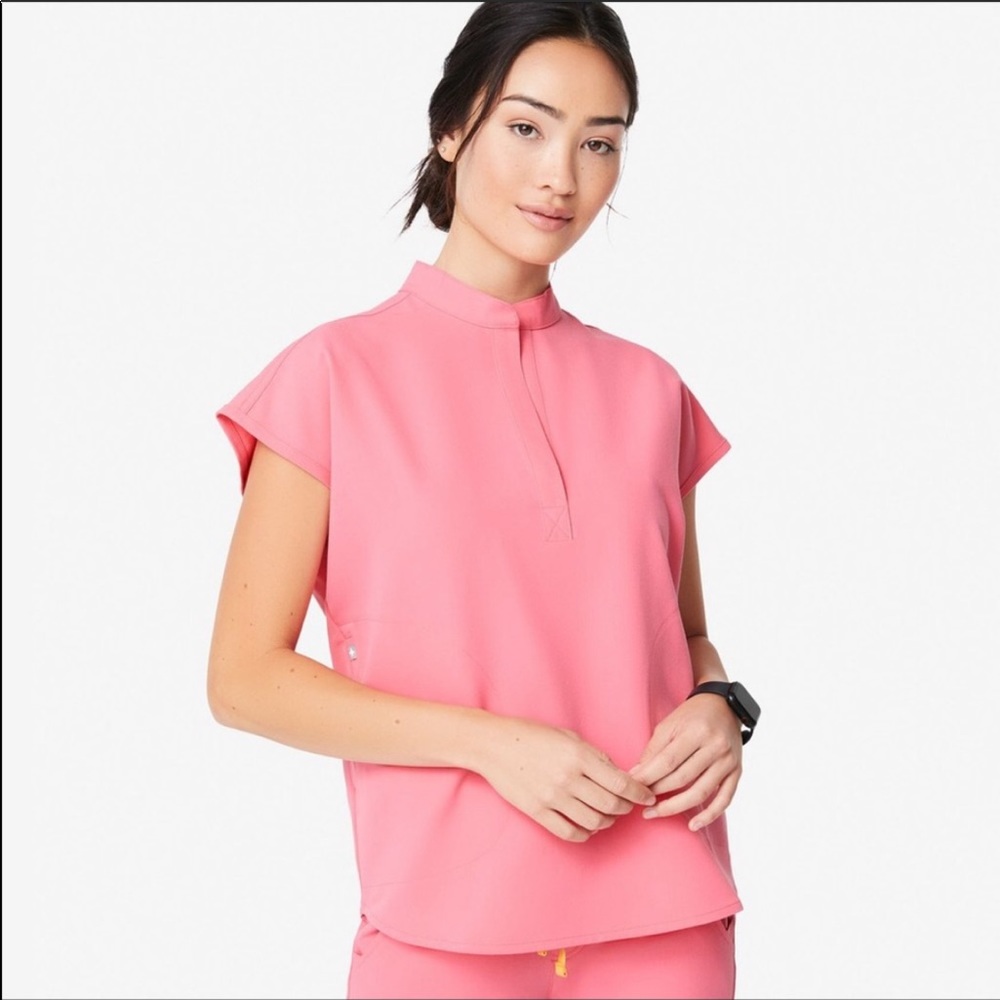 Figs scrub top